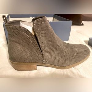 Universal Thread boot